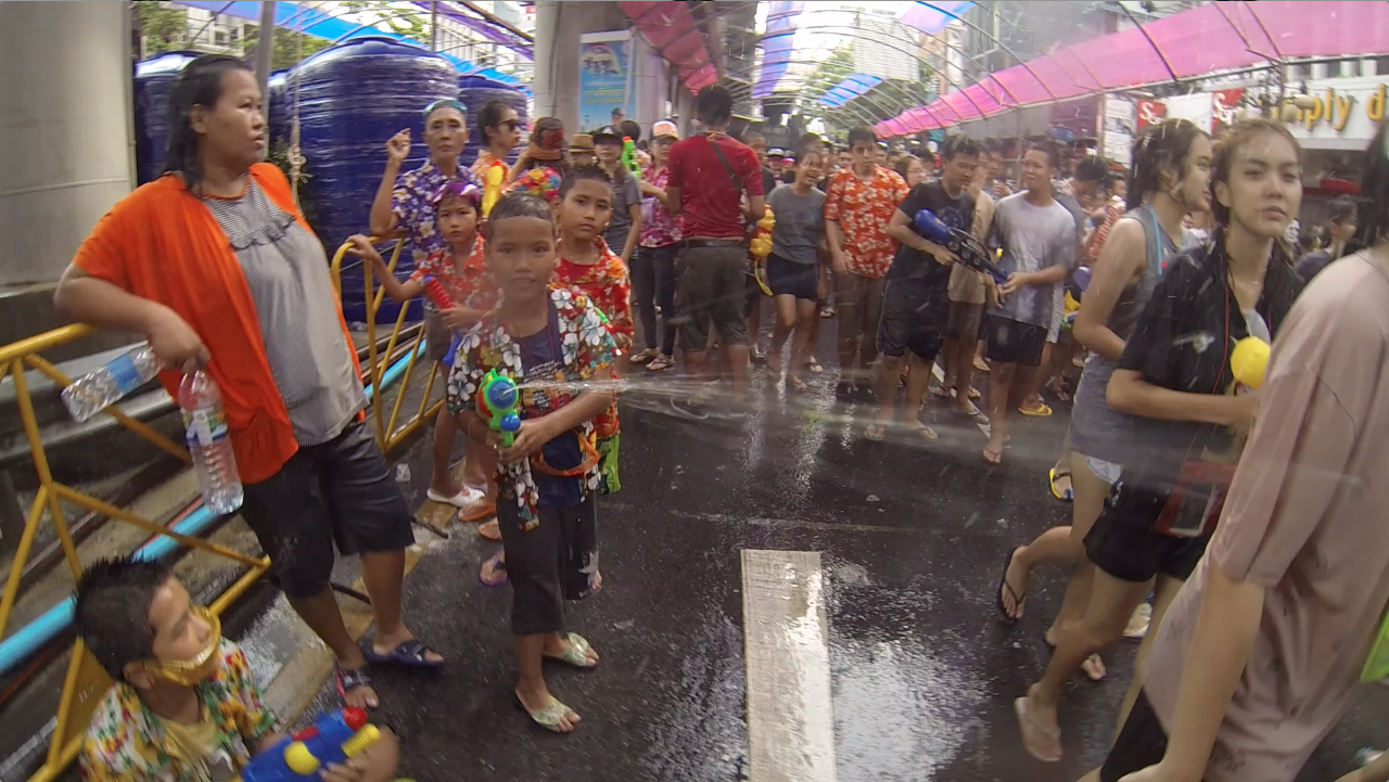 Songkran-1-kids